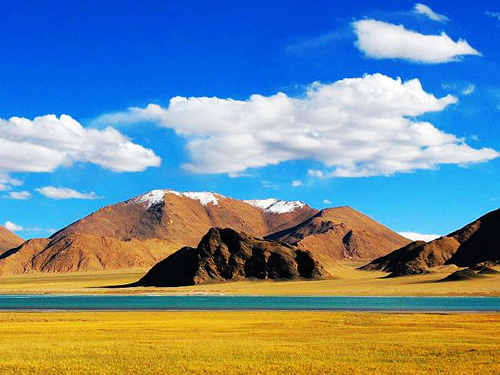 Gangrenboqi Mountain in the west of Tibet, is 6,638 meters high. [xinhua.com]