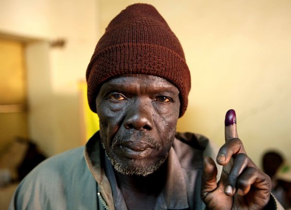 The file photo taken on Jan. 9, 2011, the day voting begins, shows a man shows ink mark on his finger at a referendum polling center Khartoum, capital of Sudan. Over 98 percent of the votes cast in the southern Sudan referendum earlier this month favor the autonomous region seceding from Sudan, according to authoritative preliminary results published on Sunday. [Xinhua] 