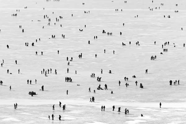 People enjoy the frozen Lac de Joux lake at Le Pont in the Jura region in western Switzerland, Jan 30, 2011. [China Daily/Agencies]