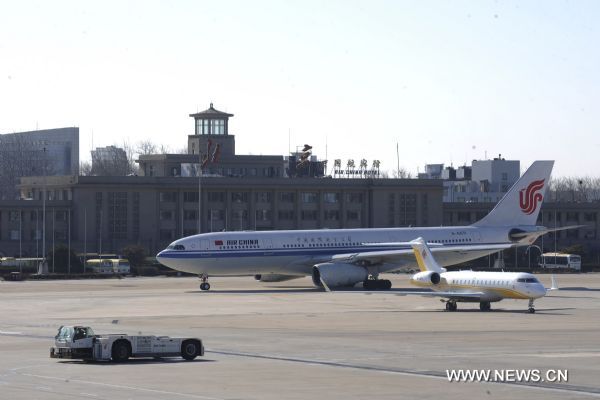 Photo taken on Jan. 31, 2011 shows an Airbus A330 chartered plane (back) at an airport in Beijing, capital of China. The chartered plane, which is able to carry 265 passengers, took off at 11:30 a.m. Monday, to evacuate Chinese citizens stranded in Cairo. Some 500 Chinese citizens were stranded at the airport in Cairo. [Ma Ruzhuang/Xinhua]