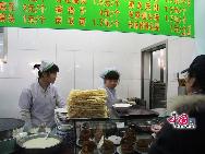 Beijing's traditional snack foods are irresistible to visitors to the Chinese capital. Their names alone are enough to entice the curious diner, with local specialties including, ludagun (驴打滚donkey roll about), wandouhuang (豌豆黄pea yellow), aiwowo (艾窝窝), tang'erduo (糖耳朵sugar ear), and hama tumi (蛤蟆吐蜜toad spit honey). Some of these snack foods have existed for 600 years. [Photo by Liu Yi]