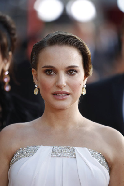 Actress Natalie Portman, from 'Black Swan,' arrives at the 17th annual Screen Actors Guild Awards in Los Angeles, California, January 30, 2011.