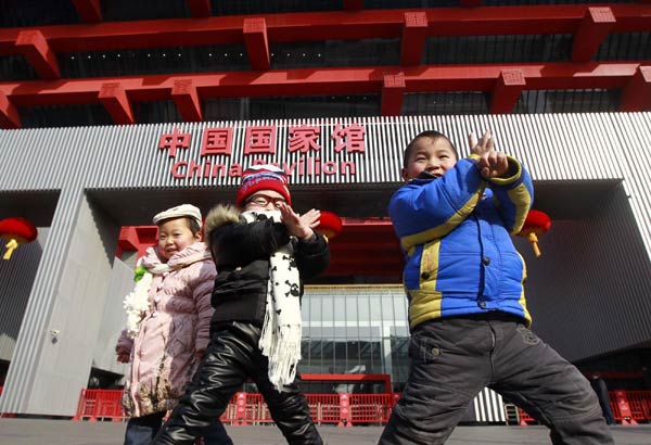 Children take pictures in front of the China Pavilion at 2010 Shanghai Expo site in Shanghai, Jan 30, 2011. During the long holiday from the Chinese New Year&apos;s Eve (Feb 2) to Feb 8, the China Pavilion will be open to the public. [Photo/Xinhua]