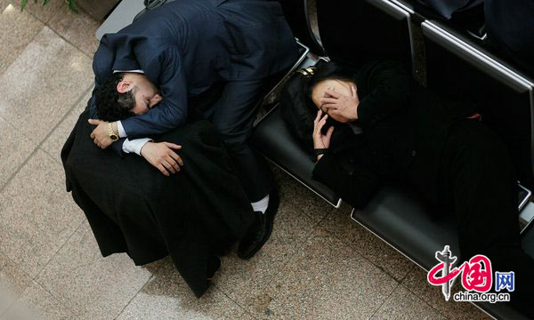 People wait for flight at Cairo International Airport on January 31, 2011 in Cairo, Egypt. [Photo/CFP]