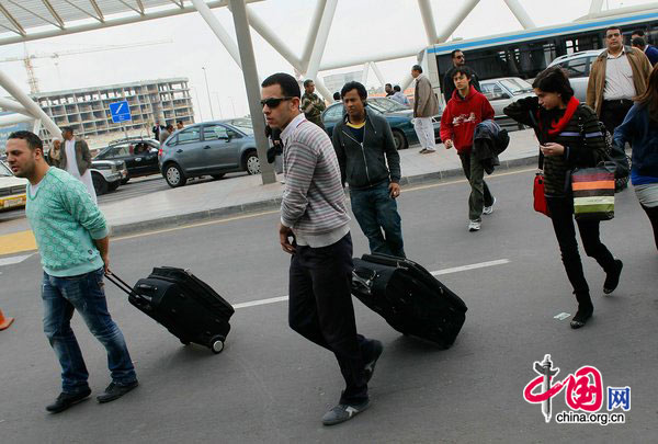 People wait for flight at Cairo International Airport on January 31, 2011 in Cairo, Egypt. [Photo/CFP]