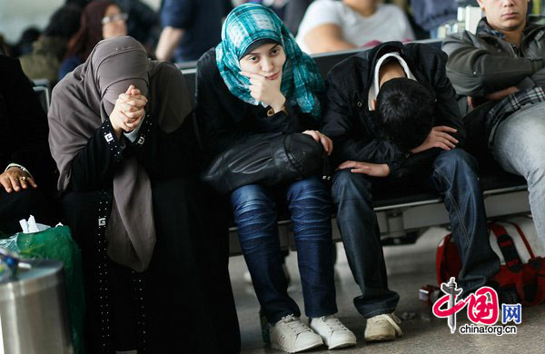 People wait for flight at Cairo International Airport on January 31, 2011 in Cairo, Egypt. [Photo/CFP]