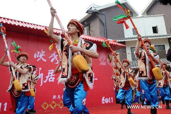 Local residents perform to celebrate the coming new year in Yingxiu Town of Wenchuan County, southwest China's Sichuan Province, Jan. 31, 2011. [Chen Kai/Xinhua]