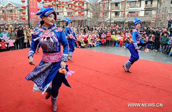 Local residents perform to celebrate the coming new year in Yingxiu Town of Wenchuan County, southwest China's Sichuan Province, Jan. 31, 2011. [Chen Kai/Xinhua] 