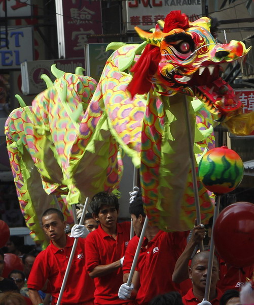 People perform the dragon dance on the eve of Chinese New Year along a main street of Chinatown in Binondo, metro Manila February 2, 2011.