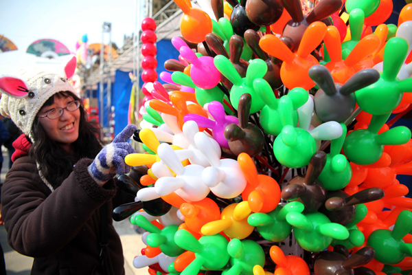  The Spring Festival cultural temple fair is held in Ditan Park, Beijing, capital of China, Feb. 2, 2011. Variety of goods related to bunny are well received by visitors at temple fairs kicked off in Beijing on Wednesday, the Chinese Lunar New Year's Eve. [Xinhua photo] 