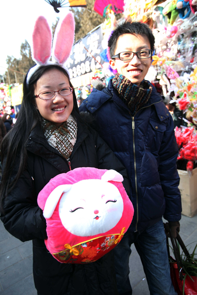  The Spring Festival cultural temple fair is held in Ditan Park, Beijing, capital of China, Feb. 2, 2011. Variety of goods related to bunny are well received by visitors at temple fairs kicked off in Beijing on Wednesday, the Chinese Lunar New Year's Eve. [Xinhua photo] 