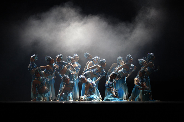 Dancers from China's Gansu province Opera Ensemble perform during their Dunhuang Charm Show at the National Palace of Culture in Sofia February 8, 2011. [Photo/China Daily via Agencies]