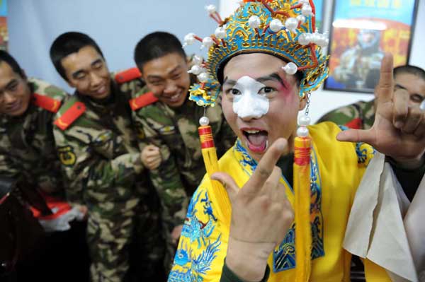 Soldiers of the armed police in Huaibei, Anhui province, learn to sing Yu Opera, a major local opera in Henan province that enjoys nationwide popularity, on Monday. Professional performers were invited to coach the new soldiers during the Spring Festival holidays. [Photo/Xinhua] 