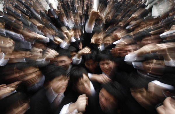 Japanese college students raise their fists at a rally in Tokyo Feb 8, 2011. [China Daily/Agencies]