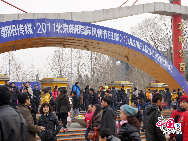 The 8th Chaoyang International Spring Carnival, which concluded at Chaoyang Park, disappointed some visitors because of its 'non-international' flavor. The carnival, first held in 2002, has been trying to distinguish itself from traditional temple fairs by adding foreign elements. According to the organizing committee, it was mainly composed of performances and delicacies from all over the world. [Photo by Guo Rui]  