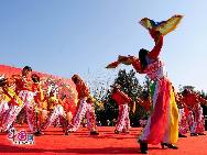 The 26th Ditan Temple Fair is open from February 2 to 9 at the Ditan (Temple of Earth) Park.This fair is one of Beijing's most popular and long standing. There will also be a range of folk performances, children's puppet shows and fashion shows, art exhibitions, ice lanterns and snow sculptures, and traditional Beijing snacks. [Photo by Jia Yunlong]