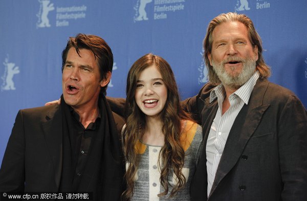 Josh Brolin (L), Hailee Steinfeld (M) and Jeff Bridges (R), the cast of True Gritnt atten the 61st Berlin International Film Festival on Feb. 10, 2011.