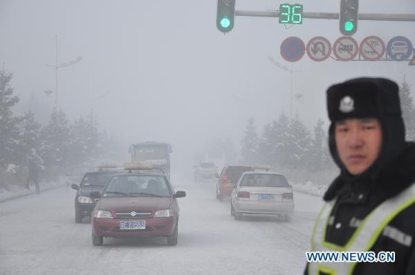 A police keeps traffic order on a crossroad in Yakeshi city, north China&apos;s Inner Mongolia Autonomous Region, Feb. 10, 2011. Temperature in the city dropped to minus 40.5 degrees centigrade on Thursday in the wake of strong cold snaps.