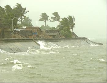 Tropical storm batters coastal Sorsogon City on the southernmost tip of the Philippine island of Luzon. February 8, 2011 [UN-HABITAT] 