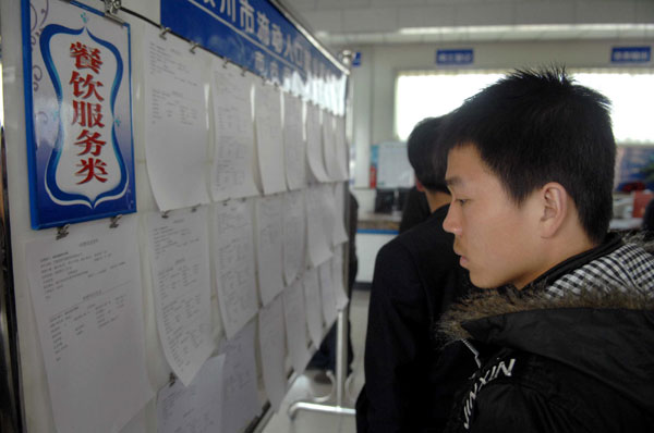 A migrant worker peruses information posted on the board at a career service center in Yinchuan, northwest China's Ningxia Hui Autonomous Region, Feb 10, 2011. The center received hundreds of migrant workers back from their Spring Festival holiday. [Photo/Xinhua]