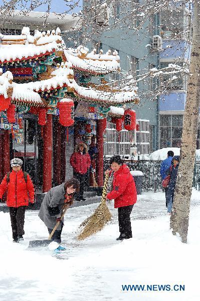 People clear snow in Beijing, capital of China, Feb. 13, 2011. Beijing embraced the second snowfall this winter since Saturday night. 