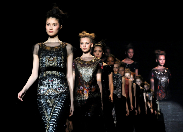 Rolling out her Fall 2011 Collection on the catwalk at Lincoln Center on Saturday, China-born designer Vivienne Tam dazzled this February's New York Fashion Week goers with a fascinating presentation of Chinese aesthetic charm.