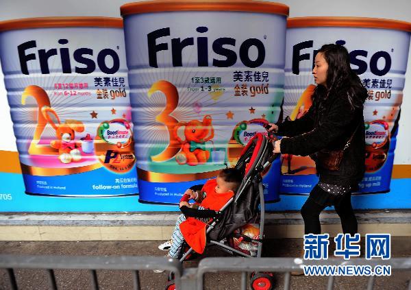 Mainland parents have been buying Hong Kong and Macao milk powder since the contaminated baby formula scandal in 2008 on the Chinese mainland.