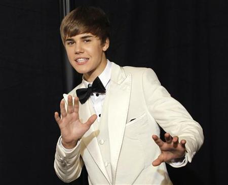 Singer Justin Bieber poses backstage at the 53rd annual Grammy Awards in Los Angeles, California February 13, 2011.[Agencies]