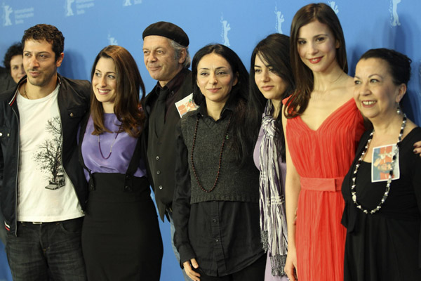 Cast members Fahri Yardim (L to R), Demet Guel, Vedat Erincin, director Yasemin Samdereli, script writer Nesrin Samdereli, Aylin Tezel and Lilay Huser pose during a photocall to promote the movie 'Almanya - Willkommen in Deutschland ' (Welcome to Germany) at the 61st Berlinale International Film Festival in Berlin February 12, 2011. The Berlinale International Film Festival runs from February 10 to 20, 2011.