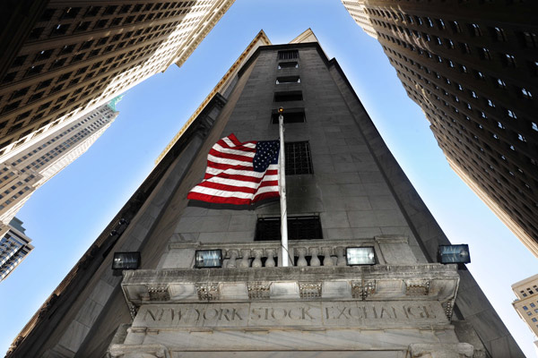 The New York Stock Exchange building is seen in New York, the United States, Feb. 15, 2011. NYSE Euronext and Germany's Deutsche Boerse announced on Tuesday that they had reached a final agreement on business combination to form the biggest exchange operator in the world.[Xinhua]