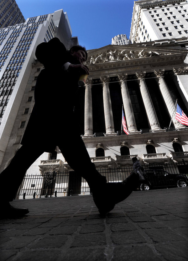 The New York Stock Exchange building is seen in New York, the United States, Feb. 15, 2011. NYSE Euronext and Germany's Deutsche Boerse announced on Tuesday that they had reached a final agreement on business combination to form the biggest exchange operator in the world.[Xinhua]