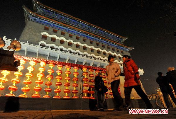 People visit the Qianmen Street to view lanterns in Beijing, capital of China, Feb. 15, 2011. A lantern show to celebrate the upcoming Lantern Festival started Tuesday evening at Qianmen Street in Beijing. [Li Wenming/Xinhua]