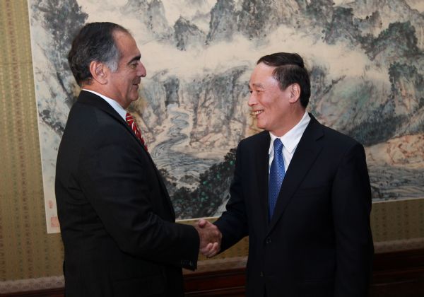Chinese Vice Premier Wang Qishan (R) shakes hands with John Mack, chairman of Morgan Stanley, while meeting with a U.S. business delegation headed by Mack in Beijing, capital of China, Feb. 15, 2011.  (Xinhua/Pang Xinglei) (hdt) 