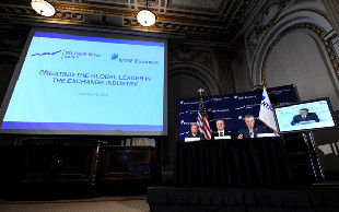 NYSE Euronext Board of Directors Chairman Jan-Michiel Hessels, NYSE Chief Financial Officer Michael Geltzeiler and NYSE Chief Executive Officer Duncan Niederauer (from L to R) attend news conference at the New York Stock Exchange in New York, the United States, Feb. 15, 2011. NYSE Euronext and Germany's Deutsche Boerse announced on Tuesday that they had reached a final agreement on business combination to form the biggest exchange operator in the world. [Xinhua]