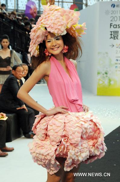 A model presents a fashion creation during the 2011 FUSE Fashion Festival in Taipei, southeast China's Taiwan, Feb. 16, 2011. The 33-day fashion event kicked off here Wednesday, to highlight designs by fashion students at a dozen of Taiwan's colleges.