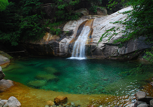 Emerald Valley is located at the northern foot of Huangshan Mountain. [uutuu.com]