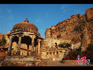 Mehrangarh Fort, located in Jodhpur city in Rajasthan state is one of the largest forts in India.The fort is situated 400 feet (122 m) above the city, and is enclosed by imposing thick walls. Inside its boundaries there are several palaces known for their intricate carvings and expansive courtyards. A winding road leads to and from the city below. The museum in the Mehrangarh fort is one of the most well-stocked museums in Rajasthan. [Photo by Ye Ming]