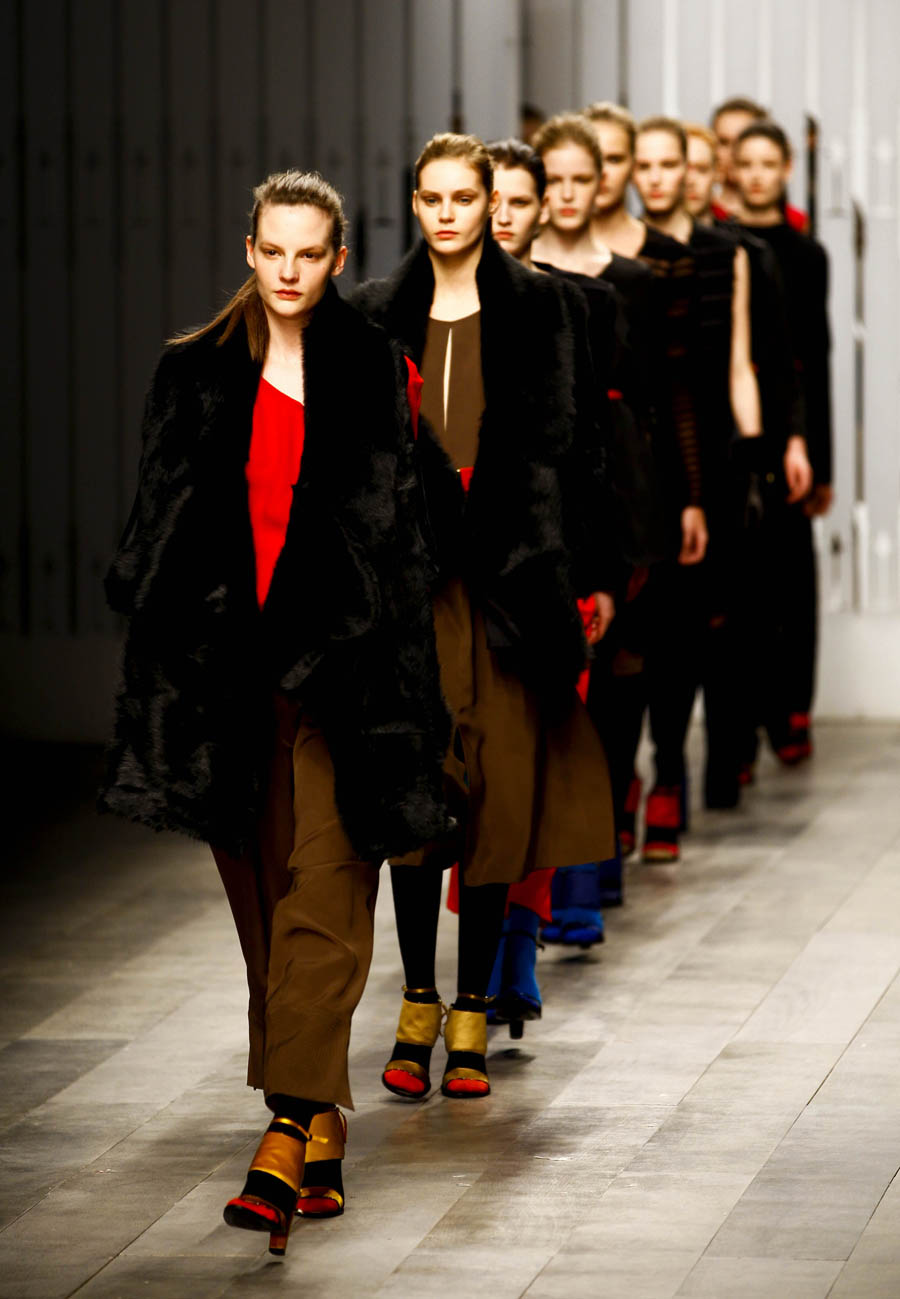 Models present new creations of British Brand Jaeger London on the second day of the London Fashion Week in London, Britain, Feb. 19, 2011. The London Fashion Week Autumn/Winter 2011 collections last from Feb 18 to 23. [Xinhua]