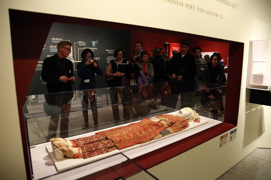 People view exhibits during an exhibition featuring archeological findings in northwest China&apos;s Xinjiang Uygur Autonomous Region at the museum of Pennsylvania University in Philadelphia, Feb. 18, 2011. It is the third leg of the exhibition in the U.S., which will last until March 28, 2011. [Xinhua]