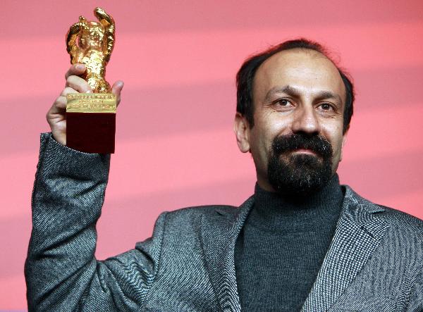 Iranian director Asghar Farhadi of the film 'Jodaeiye Nadar Az Simin' ('Nadar and Simin, A Separation') poses with the Golden Bear award for Best Film, during a news conference after the awards ceremony at the 61st Berlinale International Film Festival in Berlin, Feb. 19, 2011. [Xinhua]