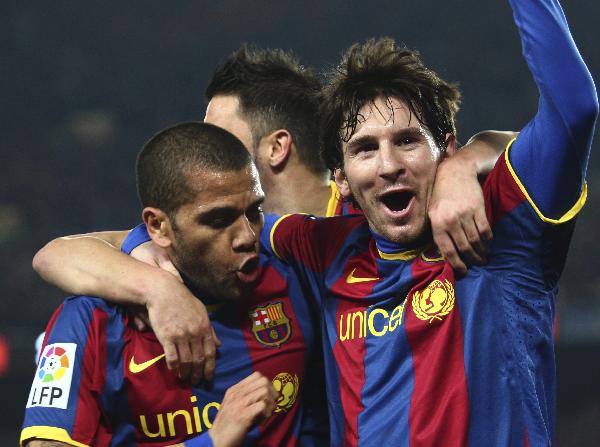 Barcelona's Lionel Messi (R) celebrates his goal against Athletic Bilbao with teammates Dani Alves (L) and David Villa during their Spanish first division soccer match at Nou Camp stadium in Barcelona February 20, 2011. (Xinhua/Reuters Photo) 