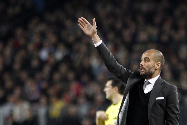 Barcelona's coach Pep Guardiola gestures to his players during their Spanish first division soccer match against Athletic Bilbao at Nou Camp stadium in Barcelona February 20, 2011. (Xinhua/Reuters Photo) 