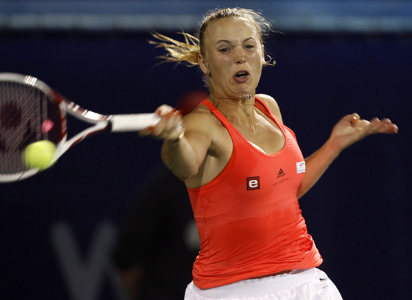 Caroline Wozniacki of Denmark hits a return to Svetlana Kuznetsova of Russia during their final match at the WTA Dubai Tennis Championships February 20, 2011. (Xinhua/Reuters Photo) 