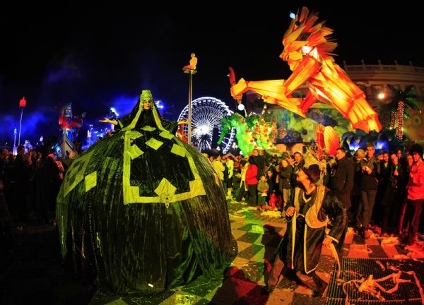 Artists take part in the Nice Carnival in Nice Artists take part in the Nice Carnival in Nice, southeastern France February 19, 2011. The carnival, which starts on February 18 and continues to March 8, celebrates 'King of the Mediterranean' this year. (Xinhua/Reuters)