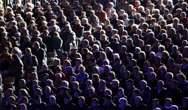 Spectators attend the Nice Carnival in Nice Spectators attend the Nice Carnival in Nice, southeastern France February 19, 2011. (Xinhua/Reuters)