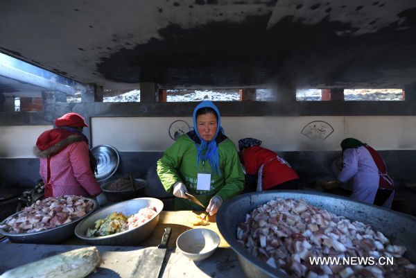 Local residents prepare for the fete to celebrate the traditional Lianqiao Festival in Yangshudixia Village of Beijing, capital of China, Feb. 18, 2011.