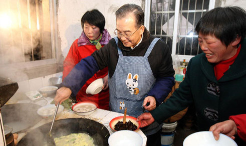 Premier visits farmers to extend Spring Festival greetings
