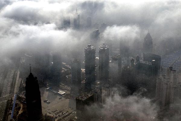 Photo taken on Feb. 22, 2011 show the view of advection fog in downtown Shanghai, east China.