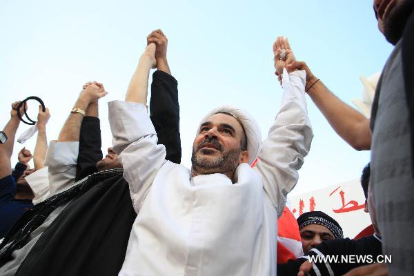 Newly released prisoners join the anti-government protest at the Pearl Square in Manama, Bahrain, Feb. 23, 2011. The Bahraini government on Wednesday announced the release of 308 prisoners following the orders by the leadership. Among those released are 23 terrorist suspects, who were charged to be a part of a cell aimed to jeopardize state security. The Information Affairs Authority said the decision to release the men was made by King Hamad bin Isa Al Khalifa. [Xinhua]