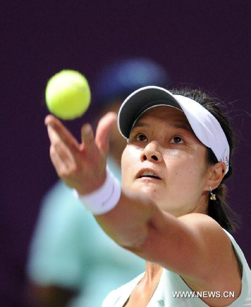 Li Na of China serves during the second round match of women's singles against Fklara Zakopalova of the Czech Republic at the Qatar Ladies Open tennis tournament in Doha, Qatar, Feb. 23, 2011. Li lost 0-2. (Xinhua/Chen Shaojin) 